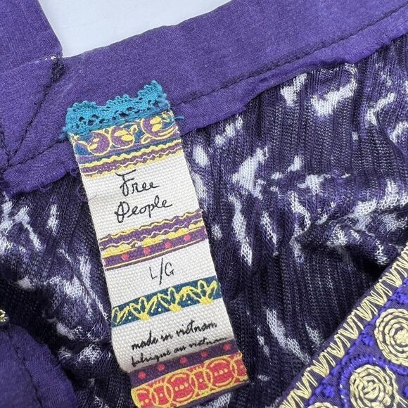 FREE PEOPLE Top Large Deep V-Neck Printed Ribbon Trim Purple Sheet - Picture 2 of 4